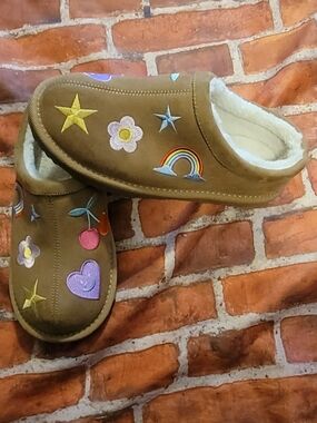 Cat & Jack Kids Size 5 Embroidered Patch Slippers Chestnut Tan Faux Fur Lined